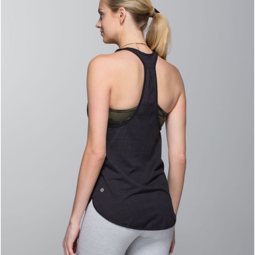 Lululemon Athletica 105 F Singlet (Seriously Light Luon) Size 2 - Black